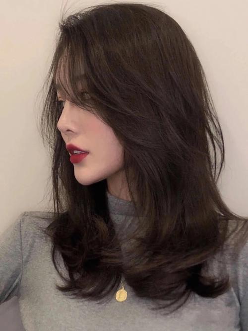 即可不需要刻意的打理,日式发型就是以自然柔和的风格为主#日式发型