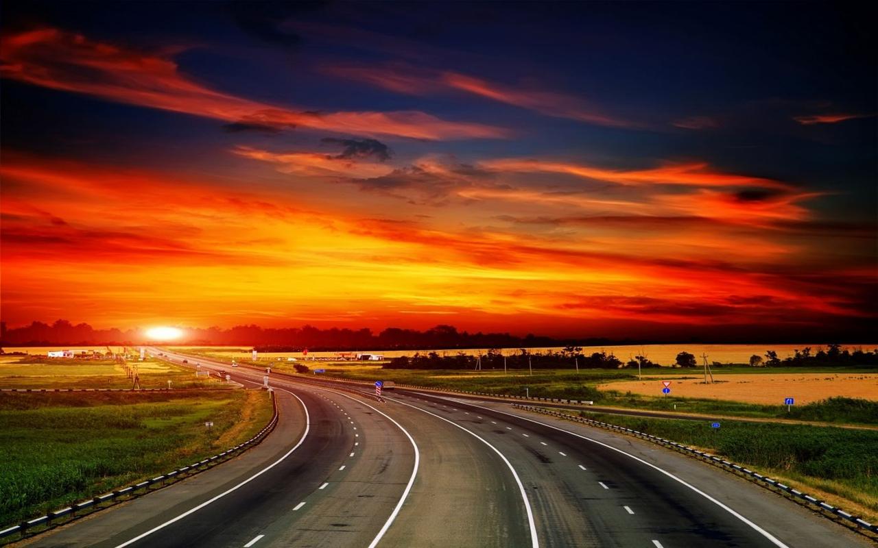 夕阳下的高速路风景封面大图