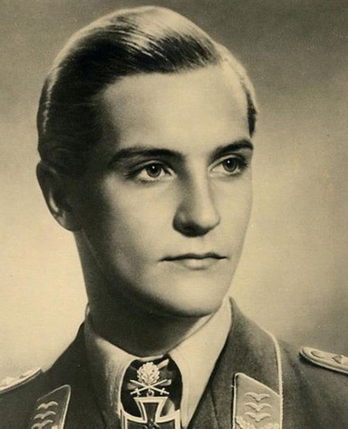 二战期间,帅到令人脸红的德军青年军官,40年代真没有修图技术!