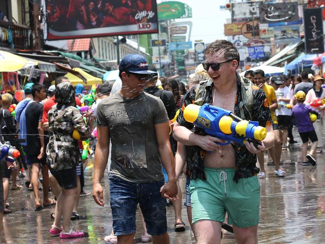 泰国欢庆泼水节