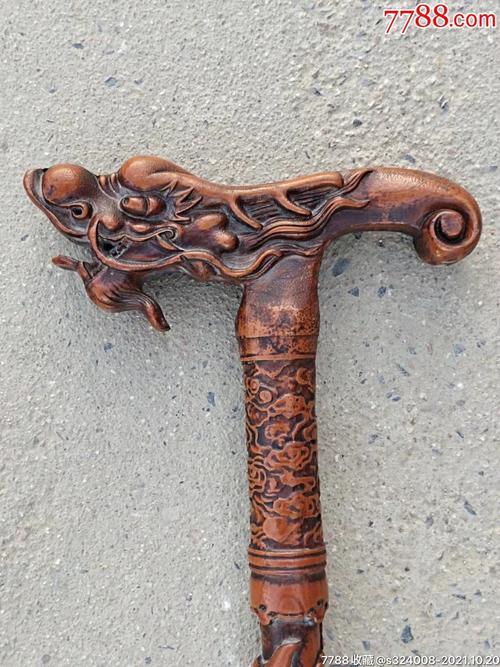 黄杨木龙头拐杖一个,雕刻福寿,尺寸如图,全品.