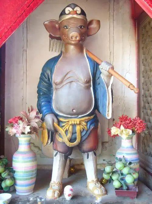 云南最特别的庙供奉猪八戒600年香火不断求子求姻缘很灵验