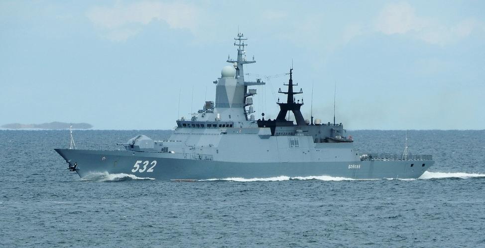 通过卡特盖特海峡的俄国海军20380型"博伊克"号护卫舰.