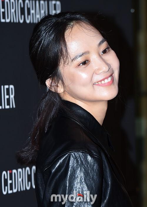 韩国女艺人尹胜雅首尔出席品牌宣传活动