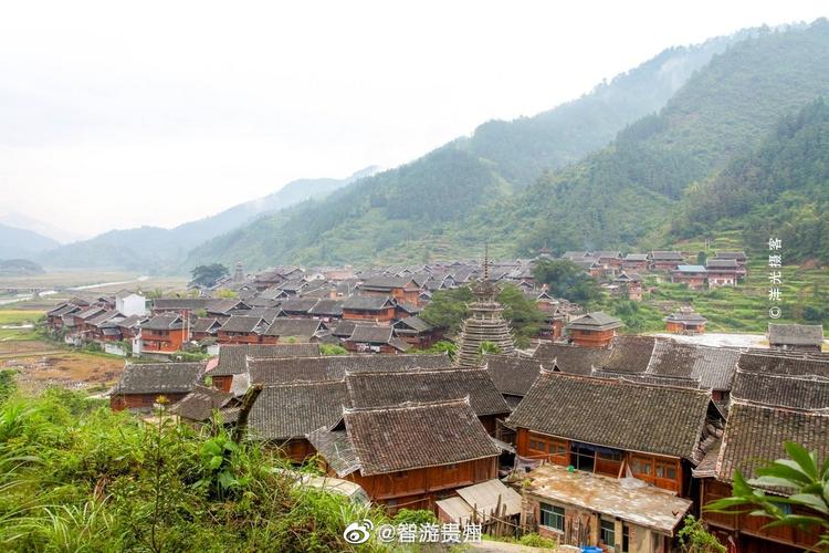 在贵州黎平县双江镇大山深处有一个古村落,叫四寨村
