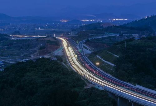 去福州,除了沈海高速外,也可经绕城高速公路东南段,宁连高速公路通行
