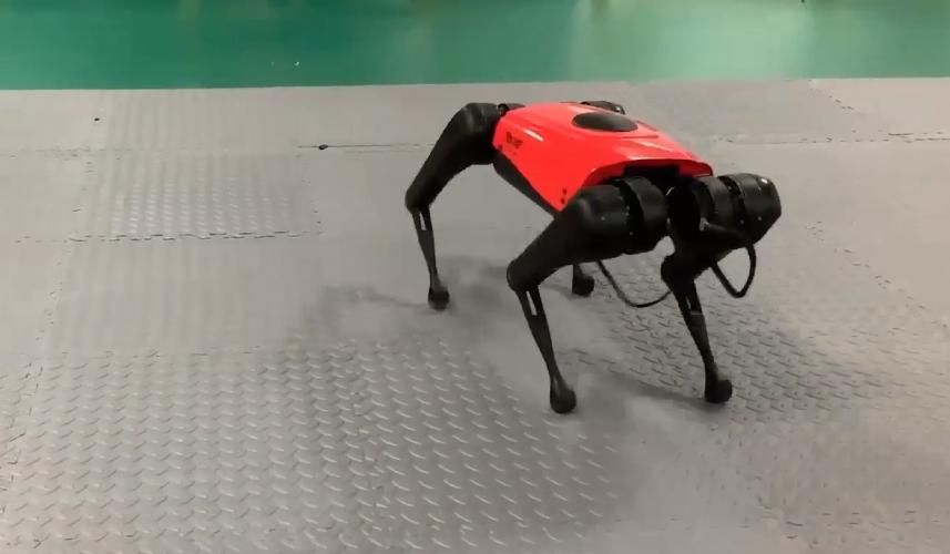 南京蔚蓝科技第5代阿尔法机器狗破世界纪录!网友:狗要失业了