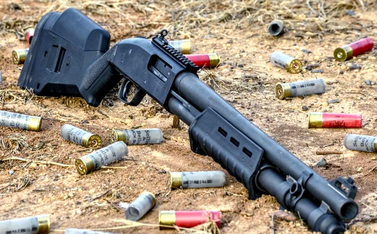 m4 super 90)是一枝由意大利伯奈利公司设计和生产的半自动霰弹枪,最