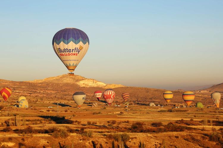 土耳其卡帕多奇亚.系世界上玩热气球最受欢迎嘅地方之一.