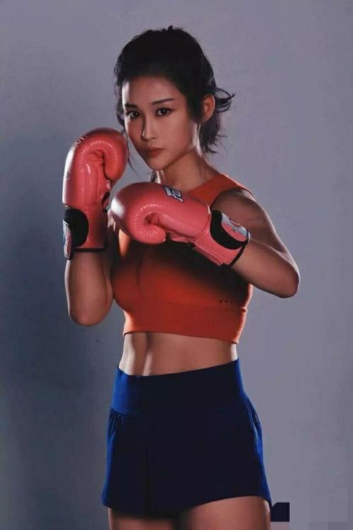 武林风美貌散打女侠对抗日本拳王 她望超一龙成人气巨星