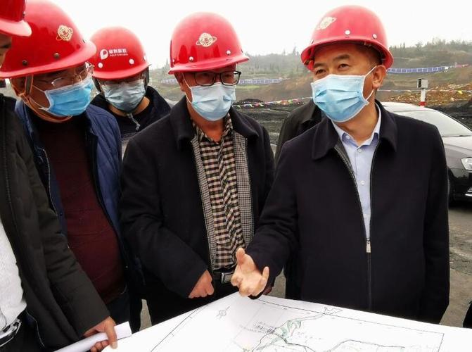 贵州频道 桐梓视窗 时政要闻  在青山村生态修复项目,龙斌详细了解