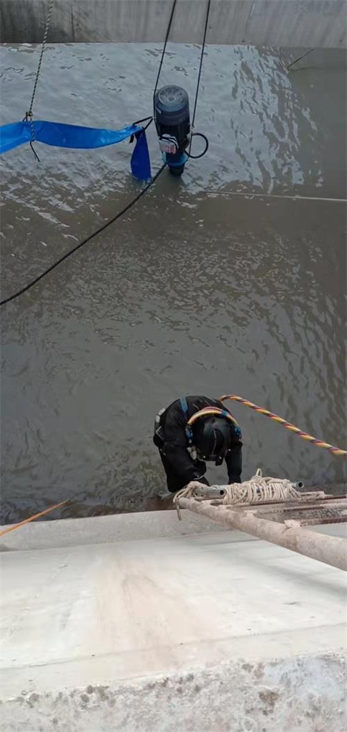南通市水下打捞队潜水员打捞救援队伍