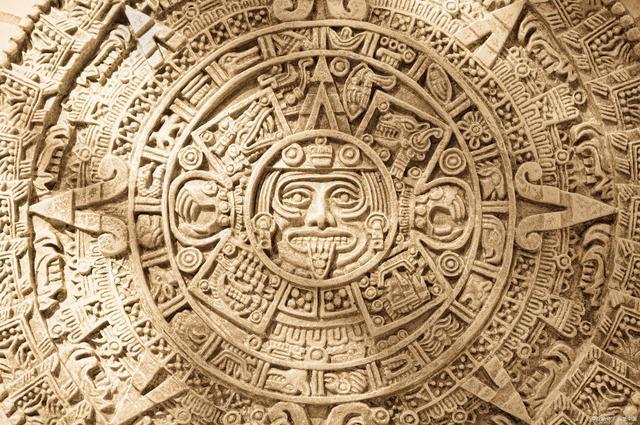 美国考古学家在墨西哥玛雅古城发现数千年前的壁画,研究人员从其中一