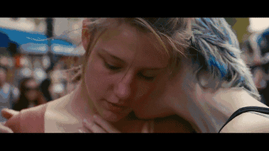 《春光乍泄》王家卫把这部同性电影拍的比男女的爱情电影更为深刻.