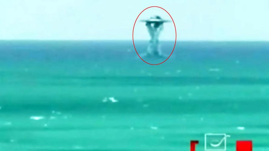 1988年美国清风湾ufo飞出海面 飞碟底部喷出暴风雨般海水
