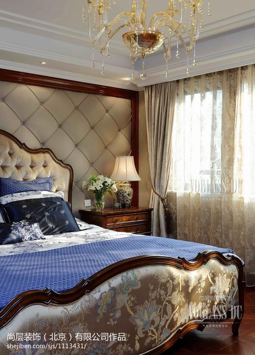 中海尚湖世家新古典别墅卧室床头背景墙装修效果图