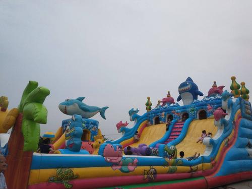 超大鲨鱼大滑梯,孩子们的乐园!