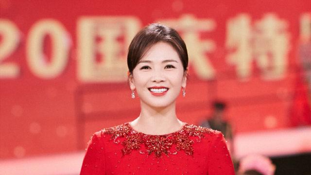 央视国庆晚会刘涛首次主持 一袭红裙尽显端庄大气!