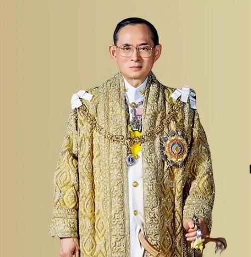 泰国王室人丁单薄,王室专家安德鲁爆料,普密蓬国王已经煞费苦心地为提