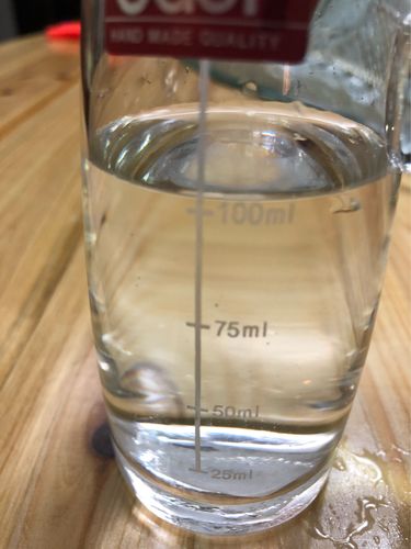 408班30号魏凡雅:实验1;常温下100毫升水能溶解多少食盐,2;溶解在水中