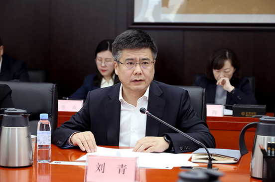 图为甘肃银行党委书记,董事长刘青致辞
