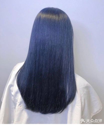 阅读 486 评论 0 点赞 12 蓝黑色头发:今年即将流行的发色"蓝黑色"