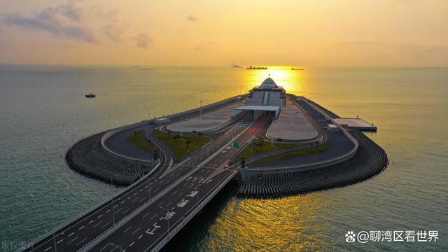 珠江上架起了8座大桥,分别为黄埔大桥,南沙大桥,狮子洋通道,虎门大桥