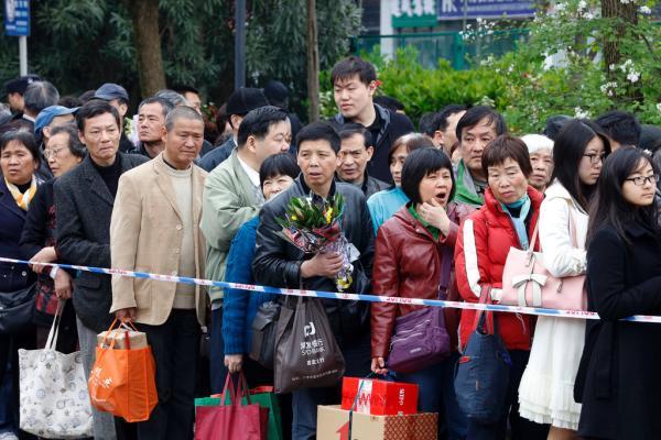 上海市民清明出行祭扫达250万人次,同比下降15.55%