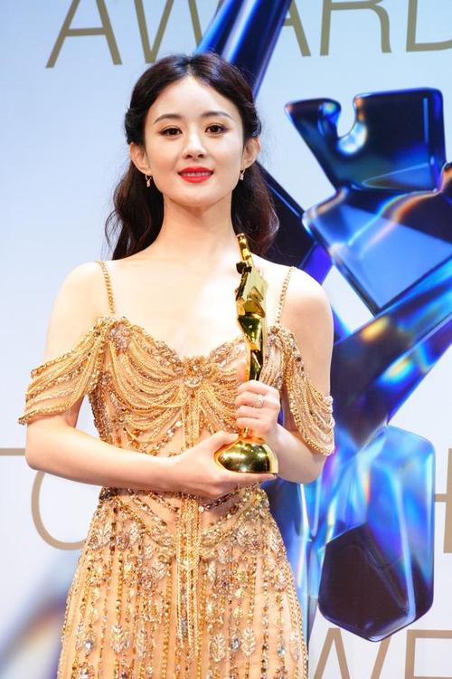 凭借这个角色,赵丽颖在37岁的"高龄"获得了第17届亚洲电影大奖afa"新