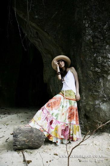 图文:金素妍菲律宾浪漫写真--花朵长裙