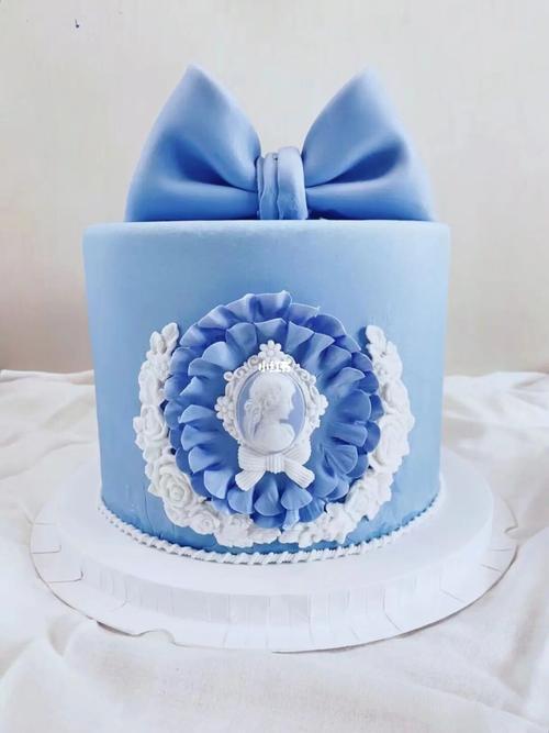蓝色蝴蝶结蛋糕