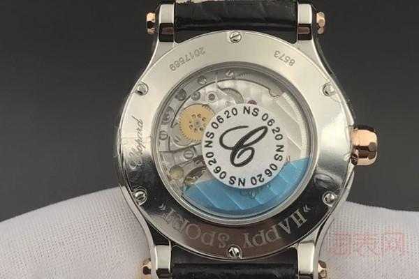 此款快乐钻石系列下的278238-3006腕表,它的设计魔力体现在当时设计师