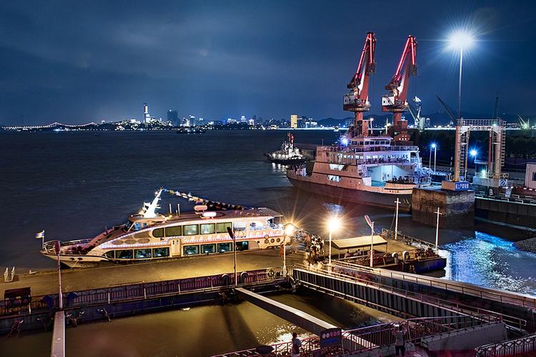 《繁忙的客运码头》-"魅力厦门湾 多彩漳州港"全国摄影大展投稿区