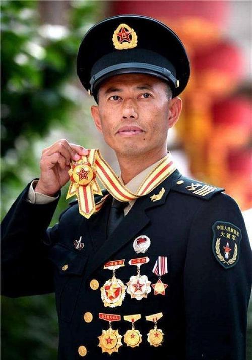"中国兵王"王忠心:农村出身的他,将军见到都要给他敬礼问好