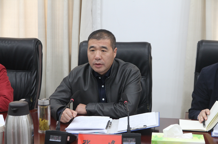 县长张峰主持召开2021年县政府第12次常务会议