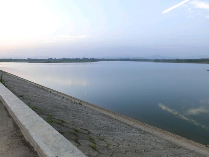兰营水库位于南阳市卧龙区,距市中心6公里,正常水位144.