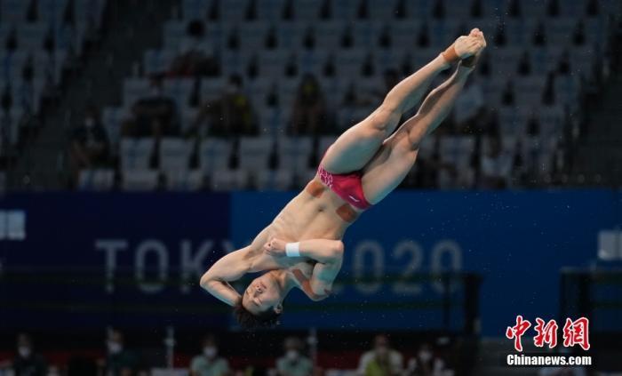 8月3日下午,在东京奥运会跳水男子三米板决赛中,中国选手谢思埸以558.