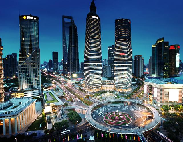 城市风景中国上海浦东新区的天际线在阴天上海旅游建筑现代上海清晨的