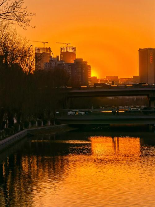 河边夕阳