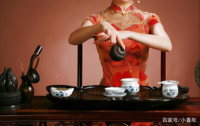小喜年|泡茶要竖"优美"的兰花指?你可能对茶艺师有什么误解
