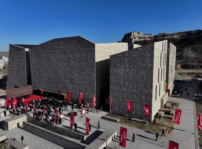 11月29日,石峁国家考古遗址公园揭牌暨石峁博物馆开馆仪式在陕西省