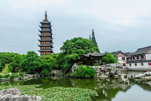 松江是中国上海市的一个历史文化名城,拥有丰富的旅游资源.