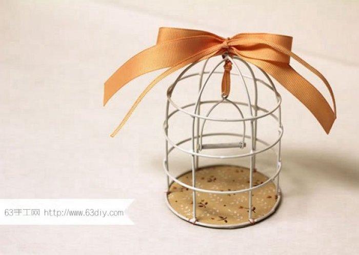 利用铁丝diy手工制作漂亮的迷你鸟笼,虽然只是一个装饰品,但也是五脏