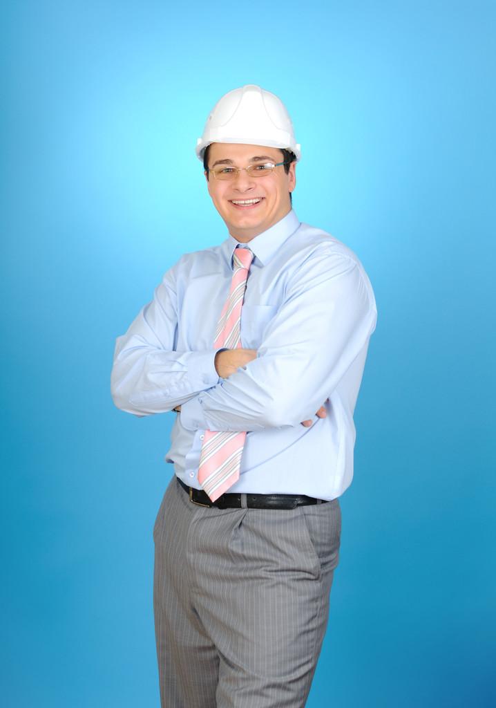 工程师,一名工程师在蓝色背景上的白色硬帽子