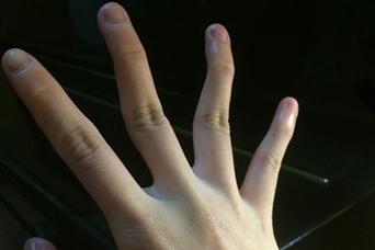 手指弯曲代表什么意思