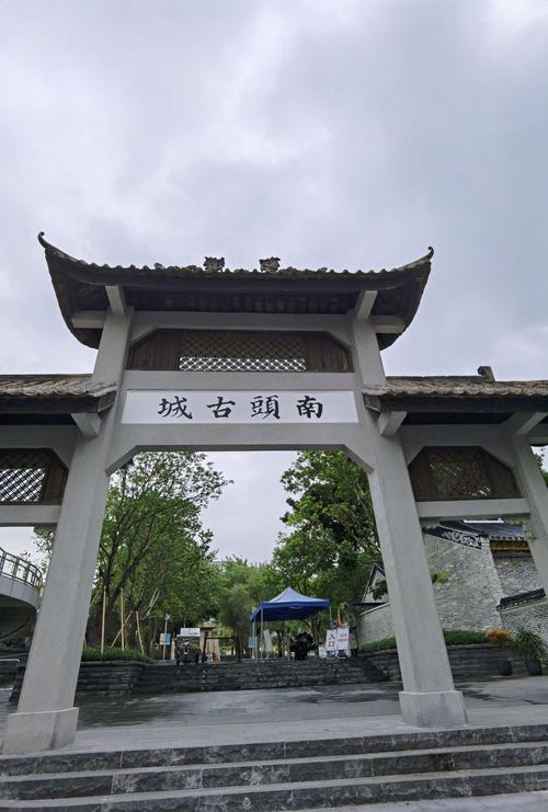 南头古城是深圳历史的缩影和见证,也是最重要的深圳本土历史文化旅游