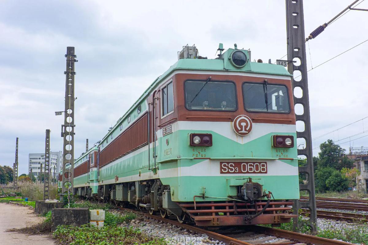 铁路摄影 #中国铁路 #沿海铁路 探访沿海公司仅剩的19台 - 抖音