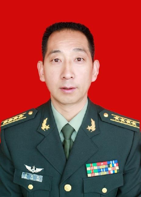 牛先民男,汉族,陕西山阳人,1965年10月出生,1982年10月入伍,现任陆军
