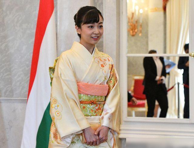 日本佳子公主抵达匈牙利,穿和服会见总统,举止优雅落落大方