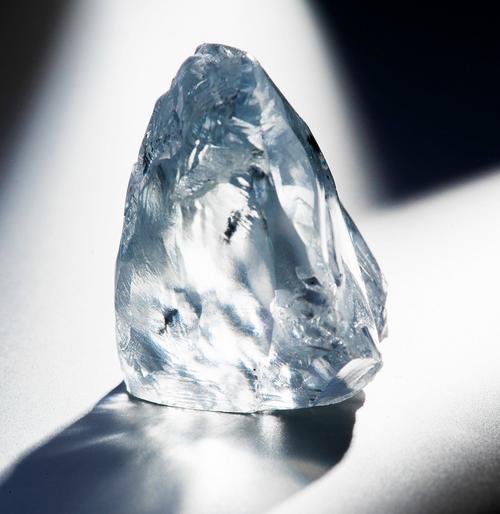 2418ct蓝色钻石佳士得拍卖以25365万美元成交
